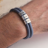 Grijs zeiltouw armband met ringgravure